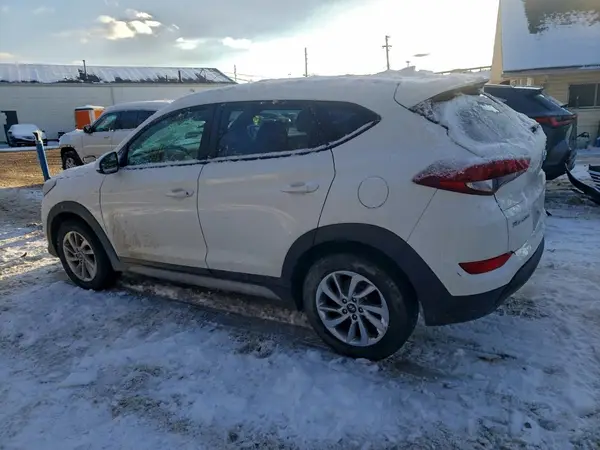 KM8J3CA45JU612196 2018 HYUNDAI TUCSON - Image 2