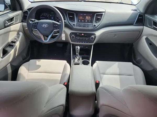 KM8J3CA45JU613395 2018 HYUNDAI TUCSON - Image 8