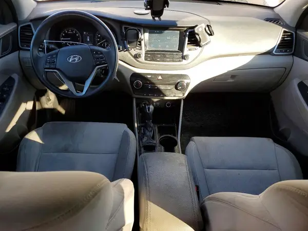 KM8J3CA45JU614501 2018 HYUNDAI TUCSON - Image 8