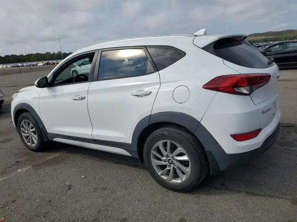 KM8J3CA45JU615518 2018 HYUNDAI TUCSON - Image 2