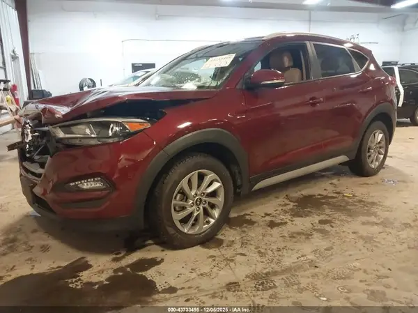 KM8J3CA45JU616099 2018 HYUNDAI TUCSON - Image 2