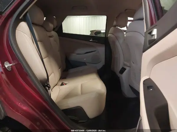 KM8J3CA45JU616099 2018 HYUNDAI TUCSON - Image 8