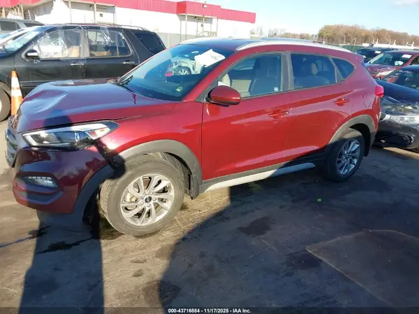 KM8J3CA45JU616197 2018 HYUNDAI TUCSON - Image 2