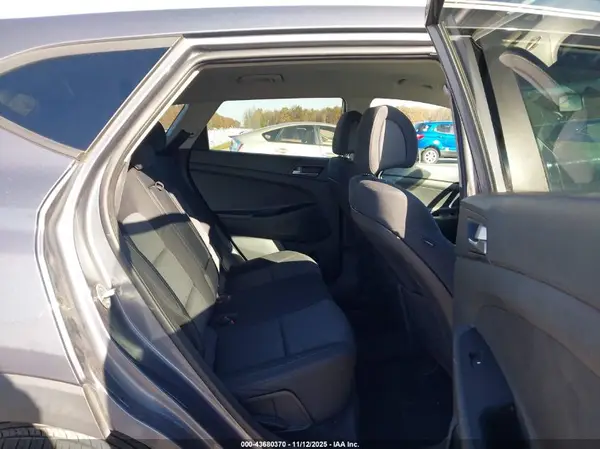 KM8J3CA45JU617169 2018 HYUNDAI TUCSON - Image 8