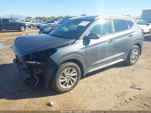 KM8J3CA45JU618452 2018 HYUNDAI TUCSON - Image 2