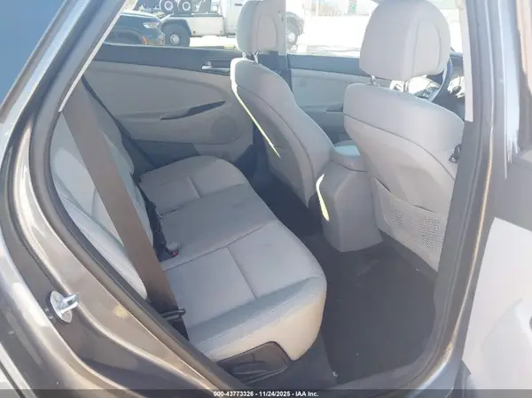 KM8J3CA45JU618452 2018 HYUNDAI TUCSON - Image 8
