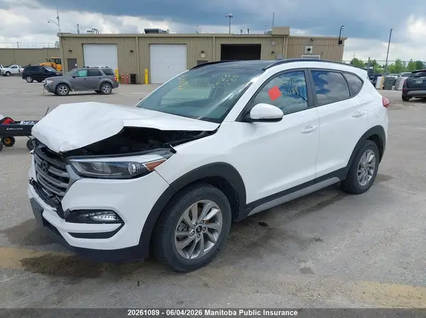 KM8J3CA45JU638099 2018 HYUNDAI TUCSON - Image 2