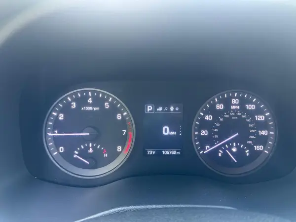 KM8J3CA45JU641150 2018 HYUNDAI TUCSON - Image 8