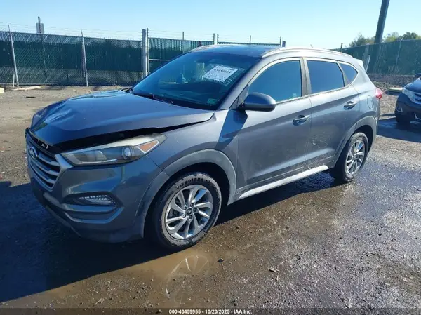 KM8J3CA45JU641472 2018 HYUNDAI TUCSON - Image 2