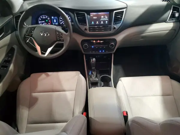 KM8J3CA45JU643092 2018 HYUNDAI TUCSON - Image 8