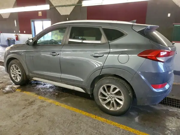 KM8J3CA45JU647997 2018 HYUNDAI TUCSON - Image 2