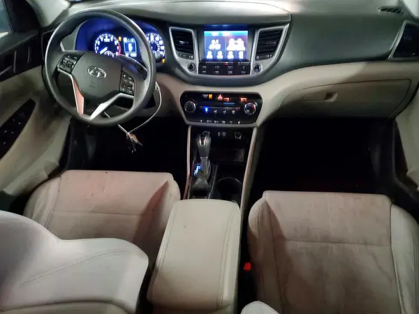 KM8J3CA45JU647997 2018 HYUNDAI TUCSON - Image 8