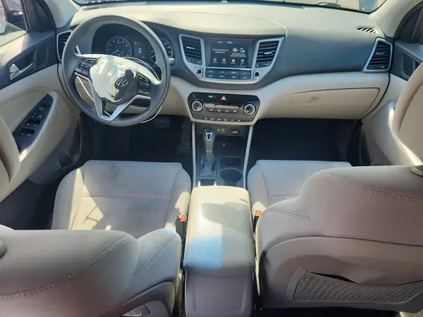 KM8J3CA45JU651953 2018 HYUNDAI TUCSON - Image 8