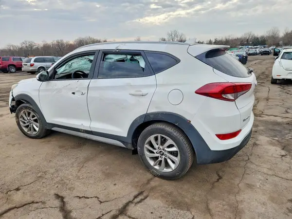 KM8J3CA45JU670440 2018 HYUNDAI TUCSON - Image 2