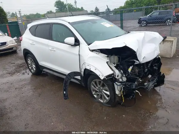 KM8J3CA45JU676626 2018 HYUNDAI TUCSON - Image 1