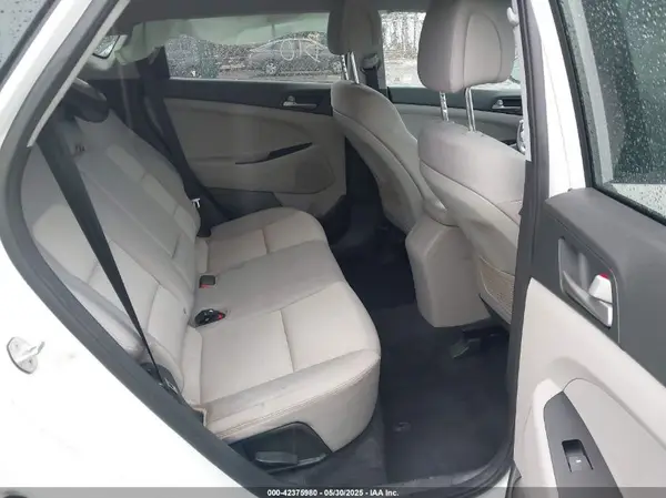 KM8J3CA45JU676626 2018 HYUNDAI TUCSON - Image 8
