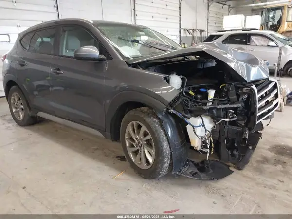 KM8J3CA45JU681289 2018 HYUNDAI TUCSON - Image 1