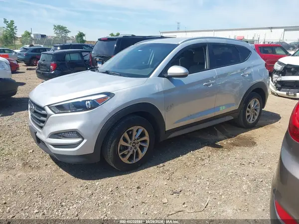 KM8J3CA45JU693250 2018 HYUNDAI TUCSON - Image 2