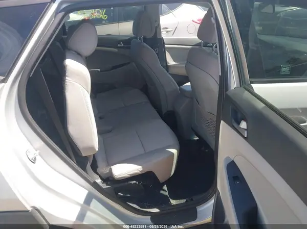KM8J3CA45JU693250 2018 HYUNDAI TUCSON - Image 8