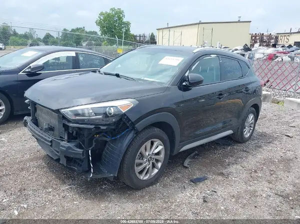 KM8J3CA45JU696861 2018 HYUNDAI TUCSON - Image 2