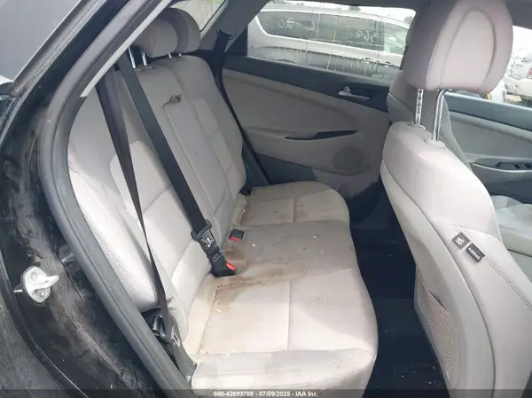 KM8J3CA45JU696861 2018 HYUNDAI TUCSON - Image 8