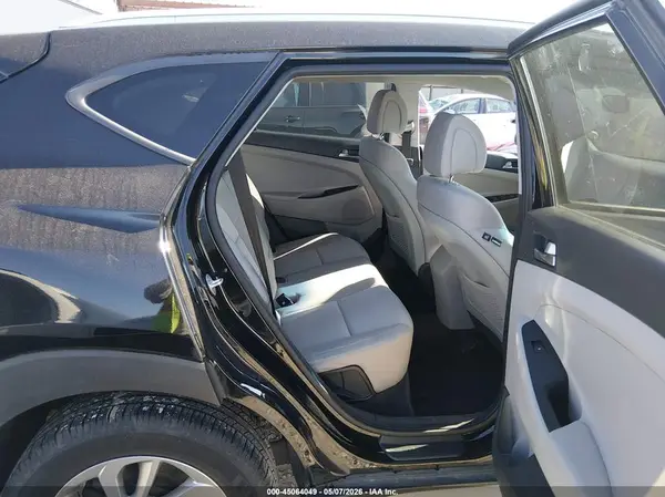 KM8J3CA45JU696892 2018 HYUNDAI TUCSON - Image 8