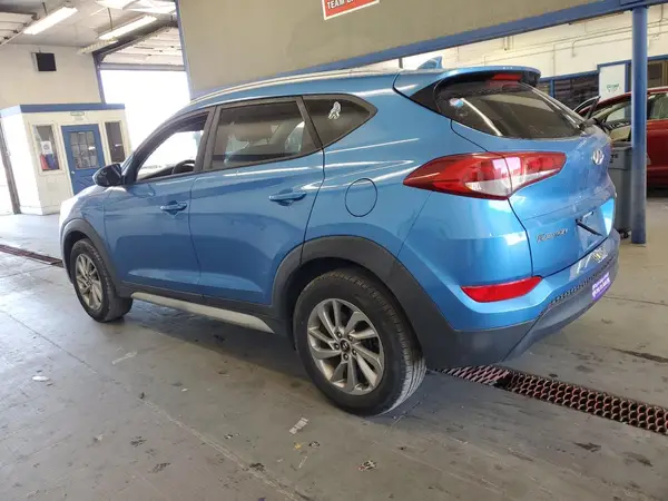 KM8J3CA45JU700262 2018 HYUNDAI TUCSON - Image 2