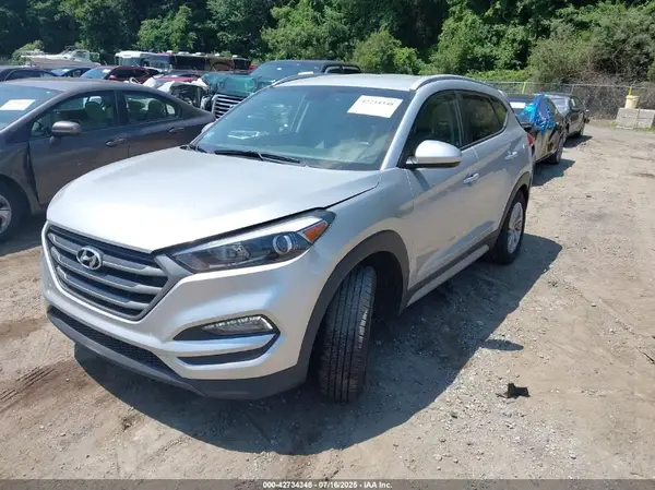 KM8J3CA45JU701685 2018 HYUNDAI TUCSON - Image 2