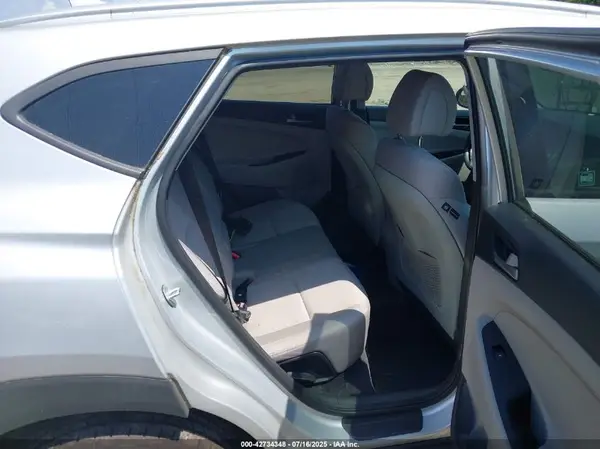 KM8J3CA45JU701685 2018 HYUNDAI TUCSON - Image 8