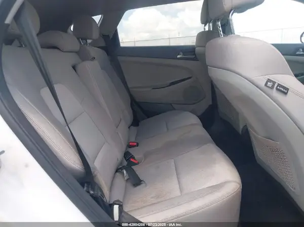 KM8J3CA45JU706045 2018 HYUNDAI TUCSON - Image 8