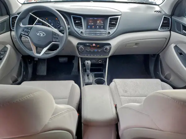 KM8J3CA45JU706823 2018 HYUNDAI TUCSON - Image 8