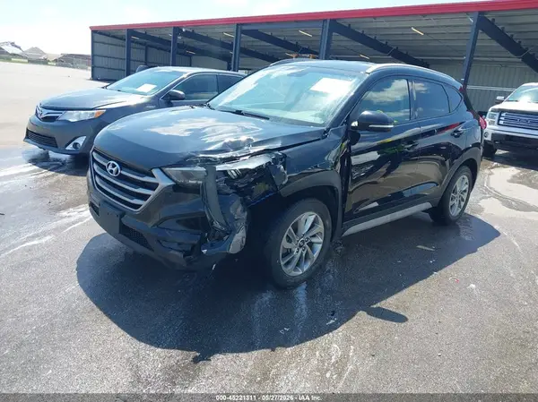 KM8J3CA45JU709138 2018 HYUNDAI TUCSON - Image 2