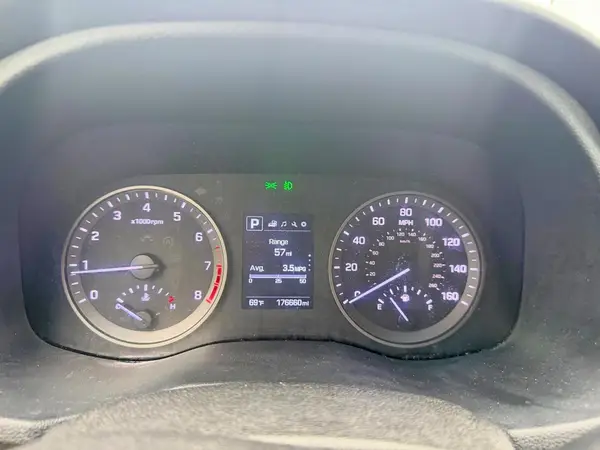 KM8J3CA45JU713741 2018 HYUNDAI TUCSON - Image 8