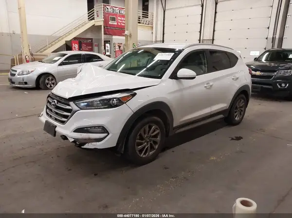 KM8J3CA45JU713867 2018 HYUNDAI TUCSON - Image 2