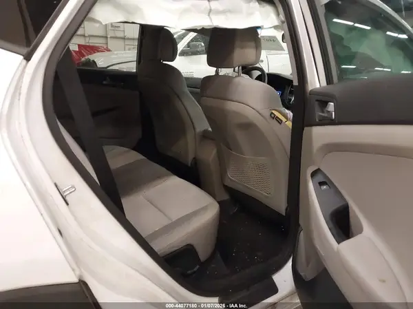 KM8J3CA45JU713867 2018 HYUNDAI TUCSON - Image 8