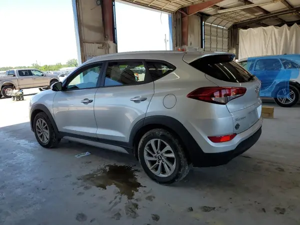 KM8J3CA45JU715019 2018 HYUNDAI TUCSON - Image 2