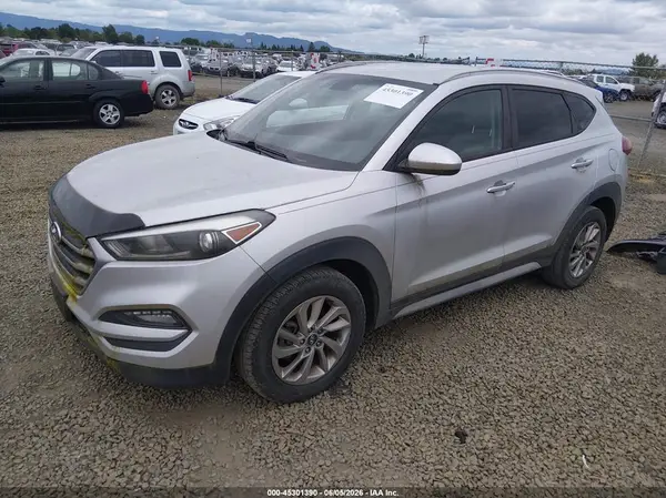 KM8J3CA45JU719684 2018 HYUNDAI TUCSON - Image 2