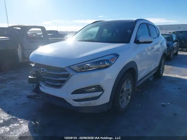 KM8J3CA45JU726084 2018 HYUNDAI TUCSON - Image 2
