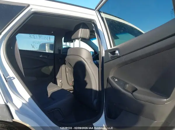 KM8J3CA45JU726084 2018 HYUNDAI TUCSON - Image 8