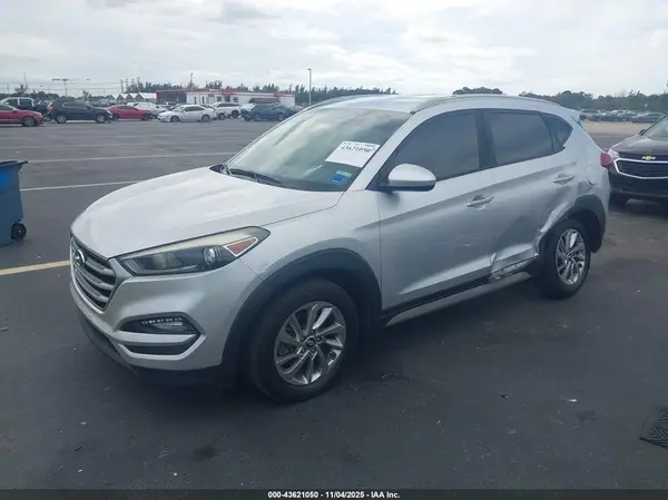 KM8J3CA45JU726151 2018 HYUNDAI TUCSON - Image 2
