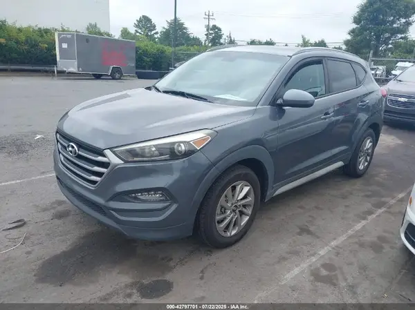 KM8J3CA45JU730295 2018 HYUNDAI TUCSON - Image 2