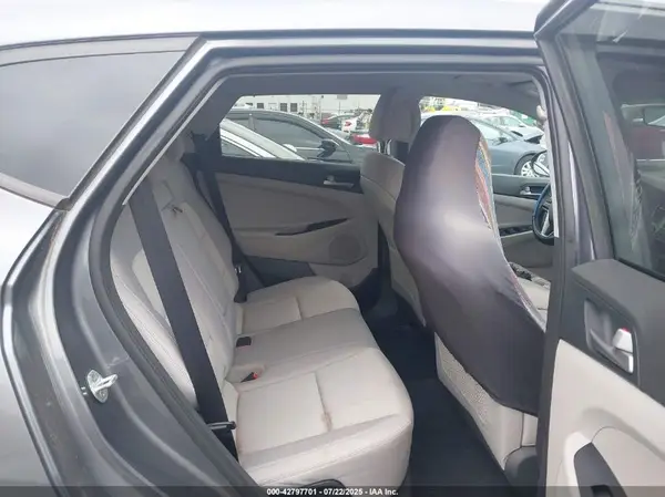 KM8J3CA45JU730295 2018 HYUNDAI TUCSON - Image 8