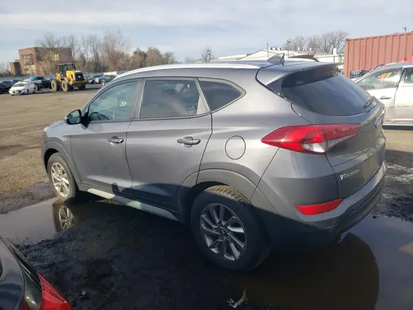 KM8J3CA45JU730457 2018 HYUNDAI TUCSON - Image 2