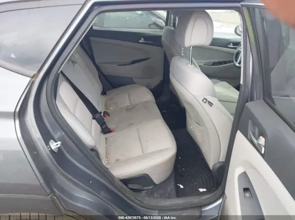 KM8J3CA45JU731673 2018 HYUNDAI TUCSON - Image 8