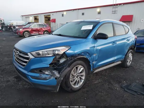 KM8J3CA45JU732404 2018 HYUNDAI TUCSON - Image 2