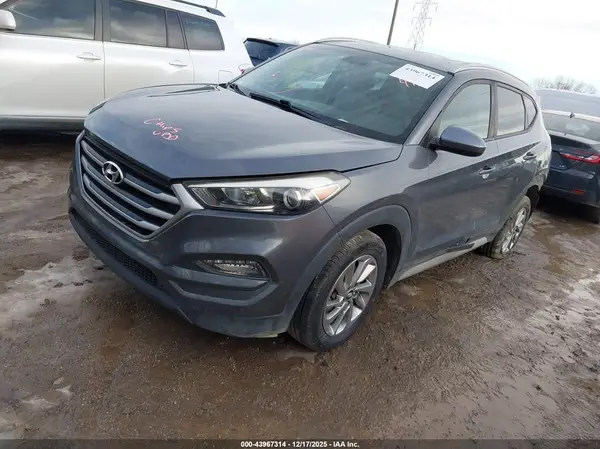 KM8J3CA45JU734671 2018 HYUNDAI TUCSON - Image 2