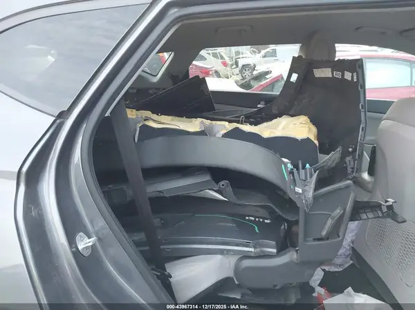 KM8J3CA45JU734671 2018 HYUNDAI TUCSON - Image 8