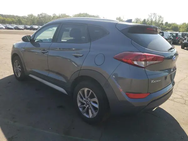 KM8J3CA45JU735643 2018 HYUNDAI TUCSON - Image 2