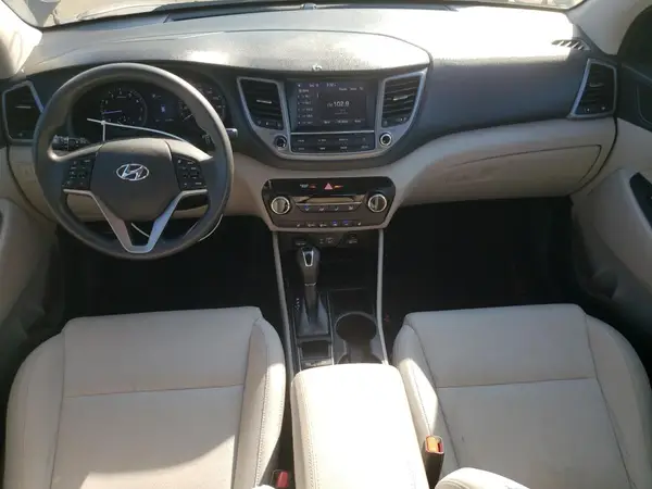 KM8J3CA45JU735643 2018 HYUNDAI TUCSON - Image 8