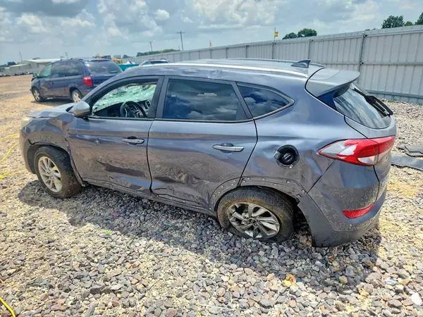 KM8J3CA45JU738784 2018 HYUNDAI TUCSON - Image 2